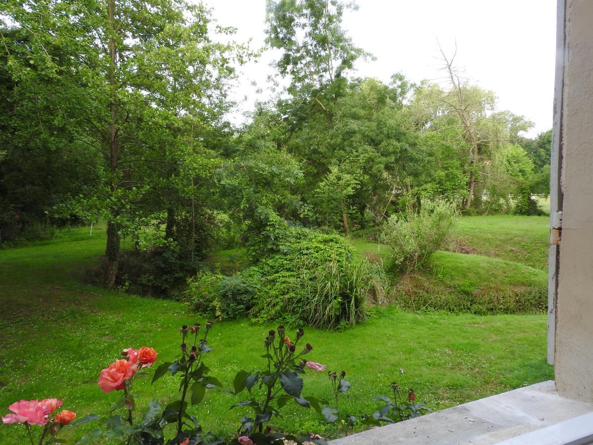 Bed and Breakfast Le Moulin De Saussaye Crouzilles Zewnętrze zdjęcie